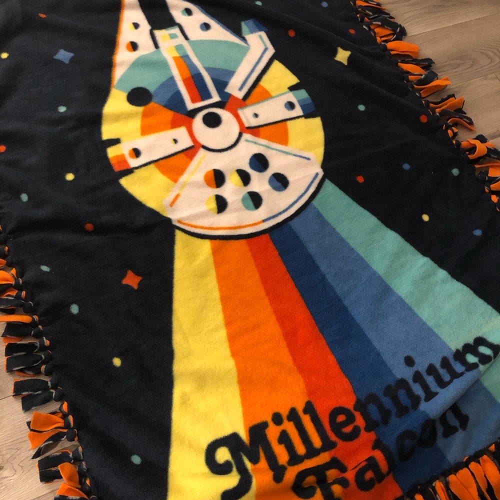 Millennium Falcon No Sew Blanket